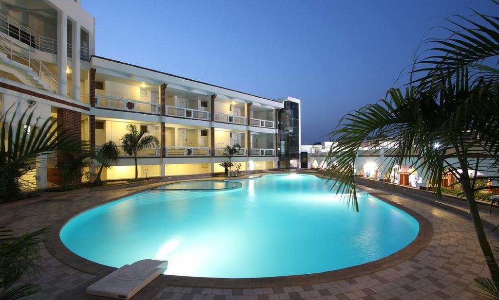 Prakruti Resort Vadodara Buitenkant foto