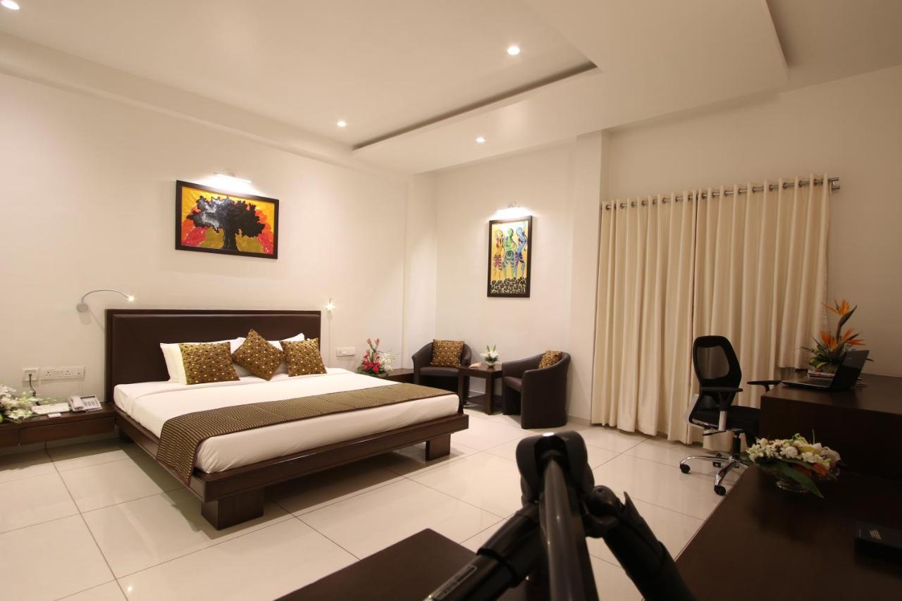 Prakruti Resort Vadodara Buitenkant foto